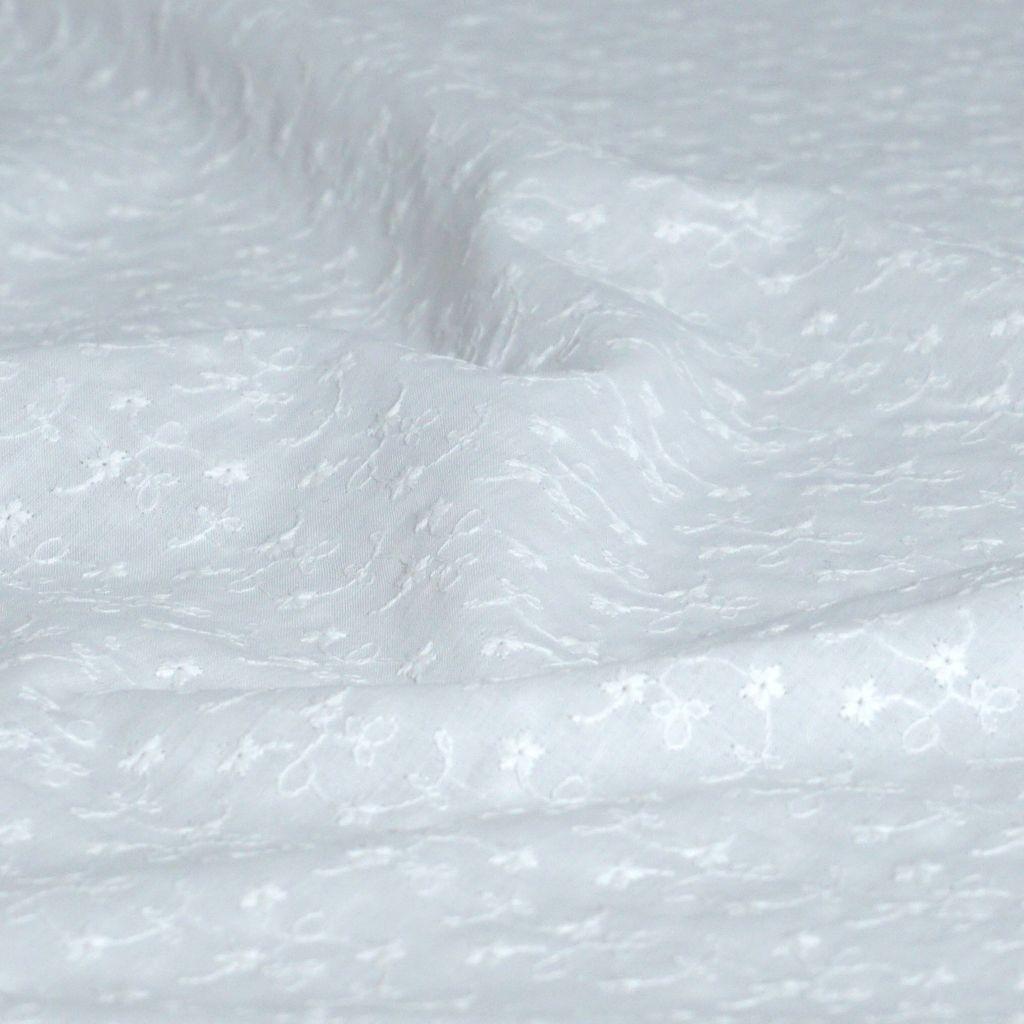 Lochstickerei leichte Baumwolle Blümchen mit Bogenkante weiß